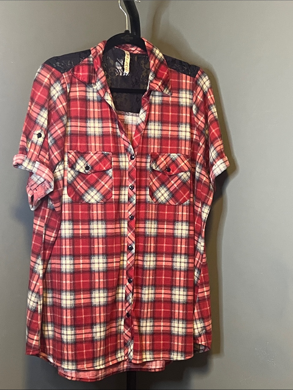 Red Plaid Short-Sleeve Button-Down Shirt with Chest Pockets